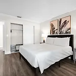 Serene Poolside Getaway Lake Access Parking