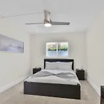 Coastal Getaway Free Parking Fast Wifi