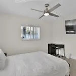 Coastal Getaway Free Parking Fast Wifi