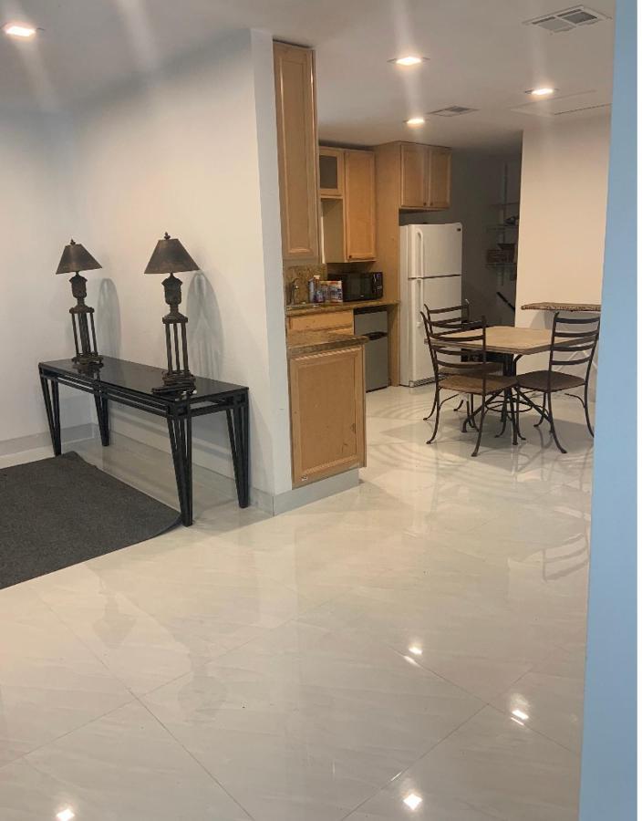 Bedroom With Sharing Bathroom Boca Raton