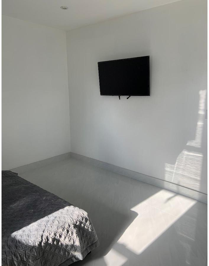 Bedroom With Sharing Bathroom Boca Raton