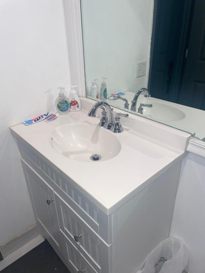 Bedroom With Sharing Bathroom *