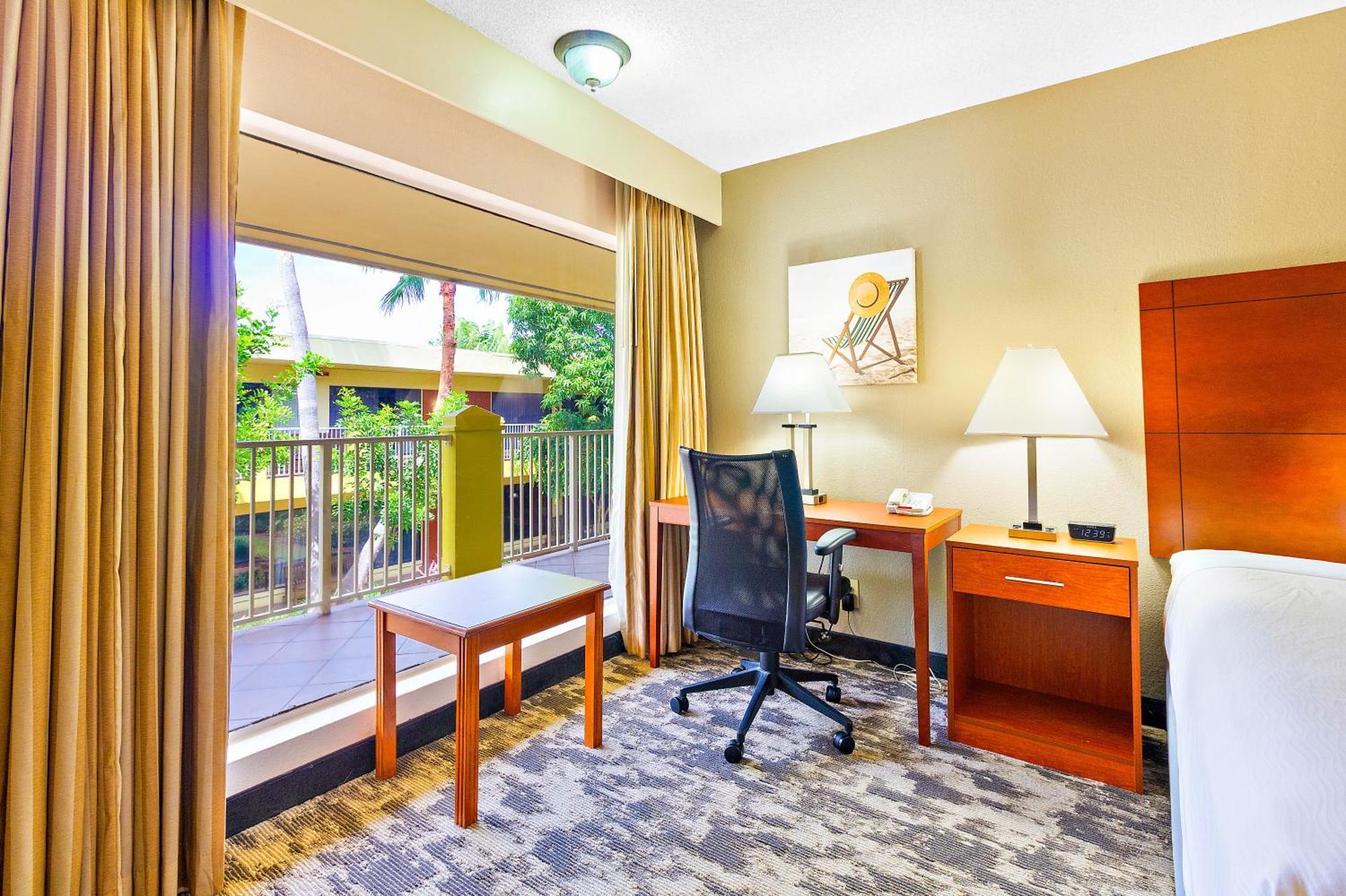 Oasis Hotel 3*