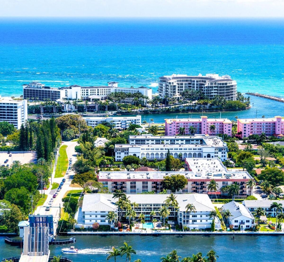 Serene Waterfront 2br 2ba With Intracoastal Views, Pool, Balcony, Parking