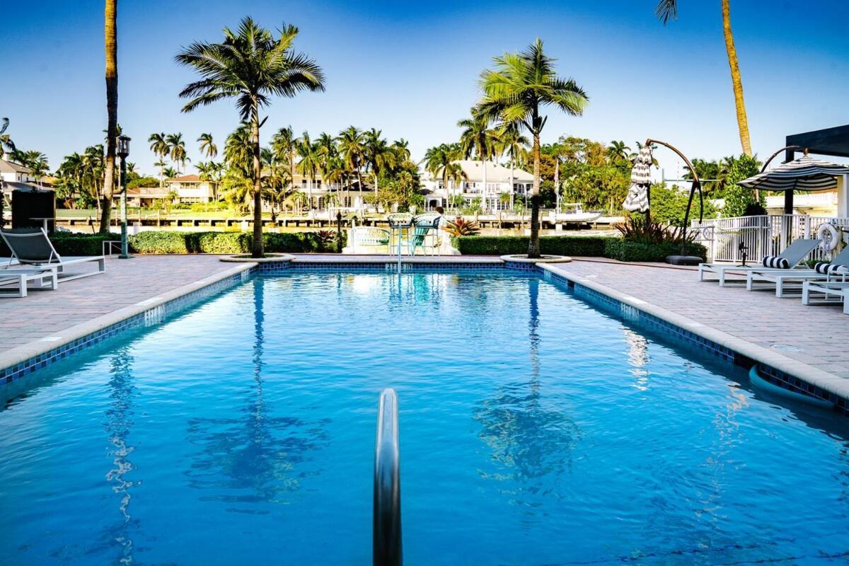 Serene Waterfront 2br 2ba With Intracoastal Views, Pool, Balcony, Parking