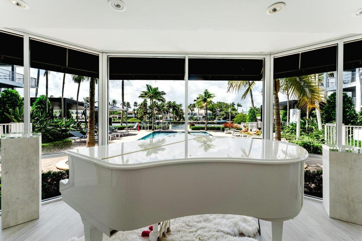 Serene Waterfront 2br 2ba With Intracoastal Views, Pool, Balcony, Parking Apartment *