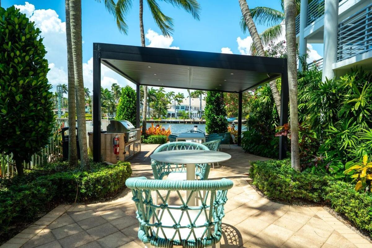 Serene Waterfront 2br 2ba With Intracoastal Views, Pool, Balcony, Parking Apartment Boca Raton