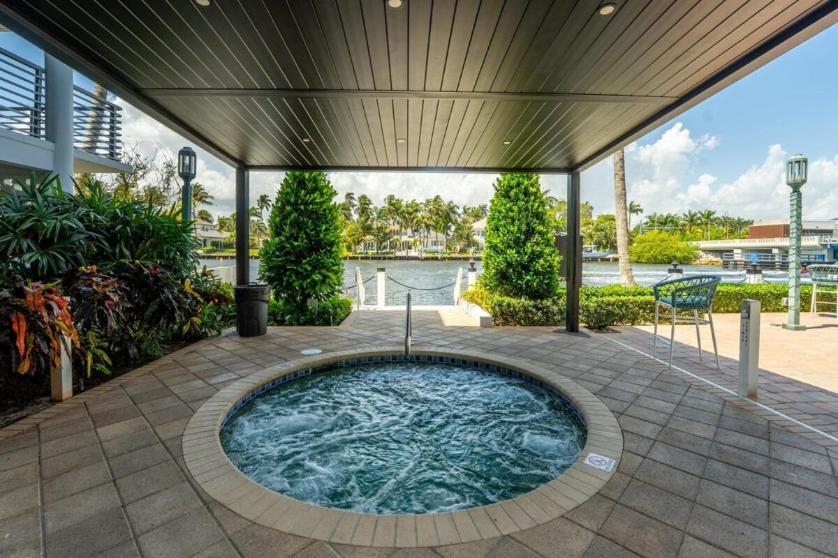 Serene Waterfront 2br 2ba With Intracoastal Views, Pool, Balcony, Parking