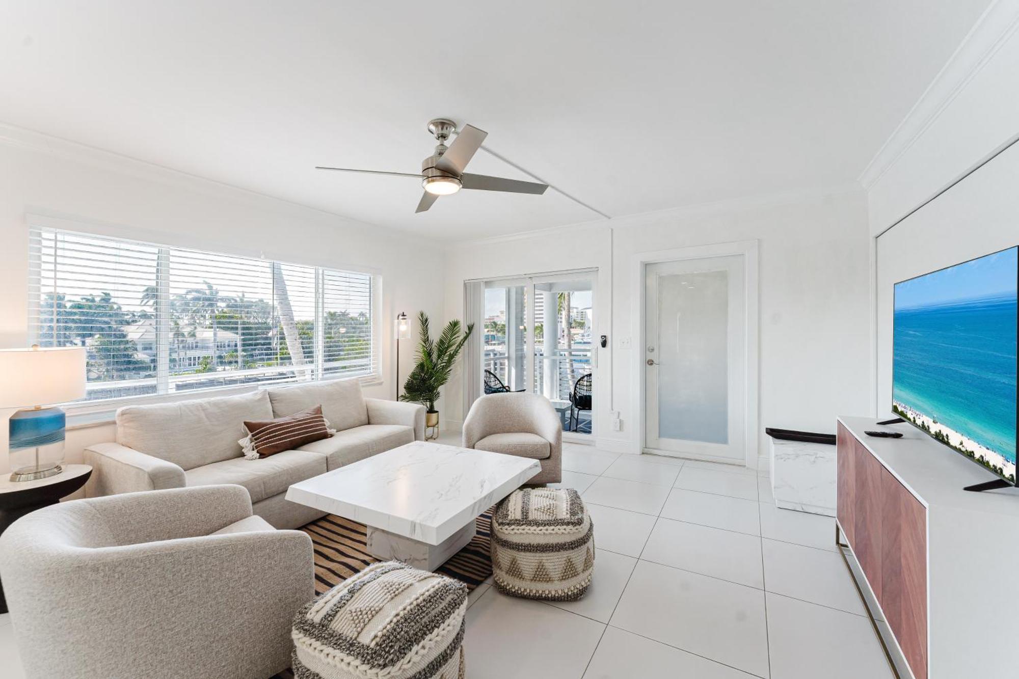 Serene Waterfront 2br 2ba With Intracoastal Views, Pool, Balcony, Parking Apartment *