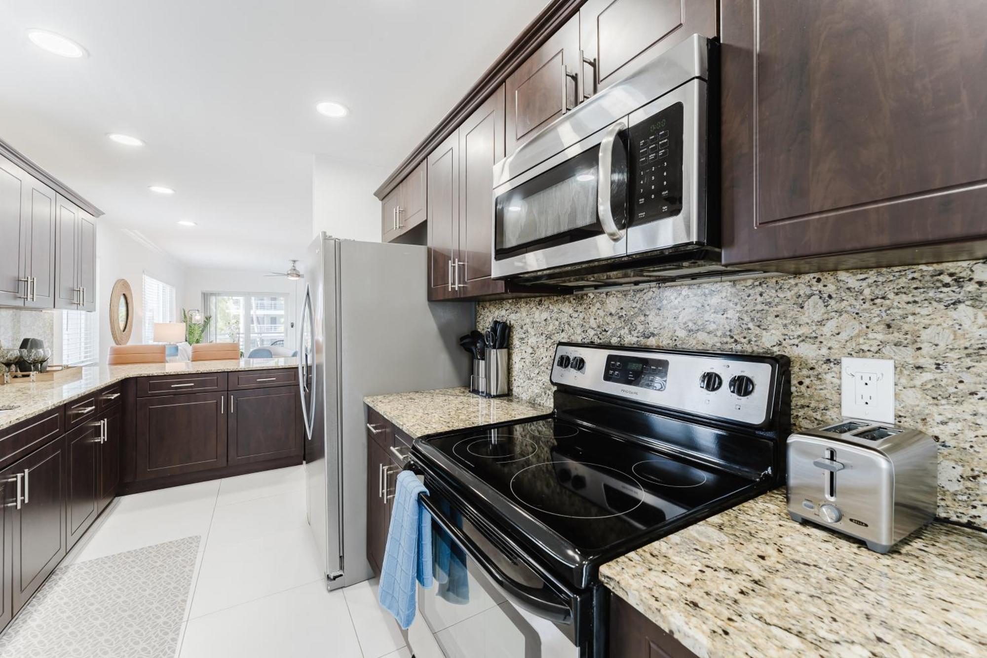 Serene Waterfront 2br 2ba With Intracoastal Views, Pool, Balcony, Parking * Boca Raton
