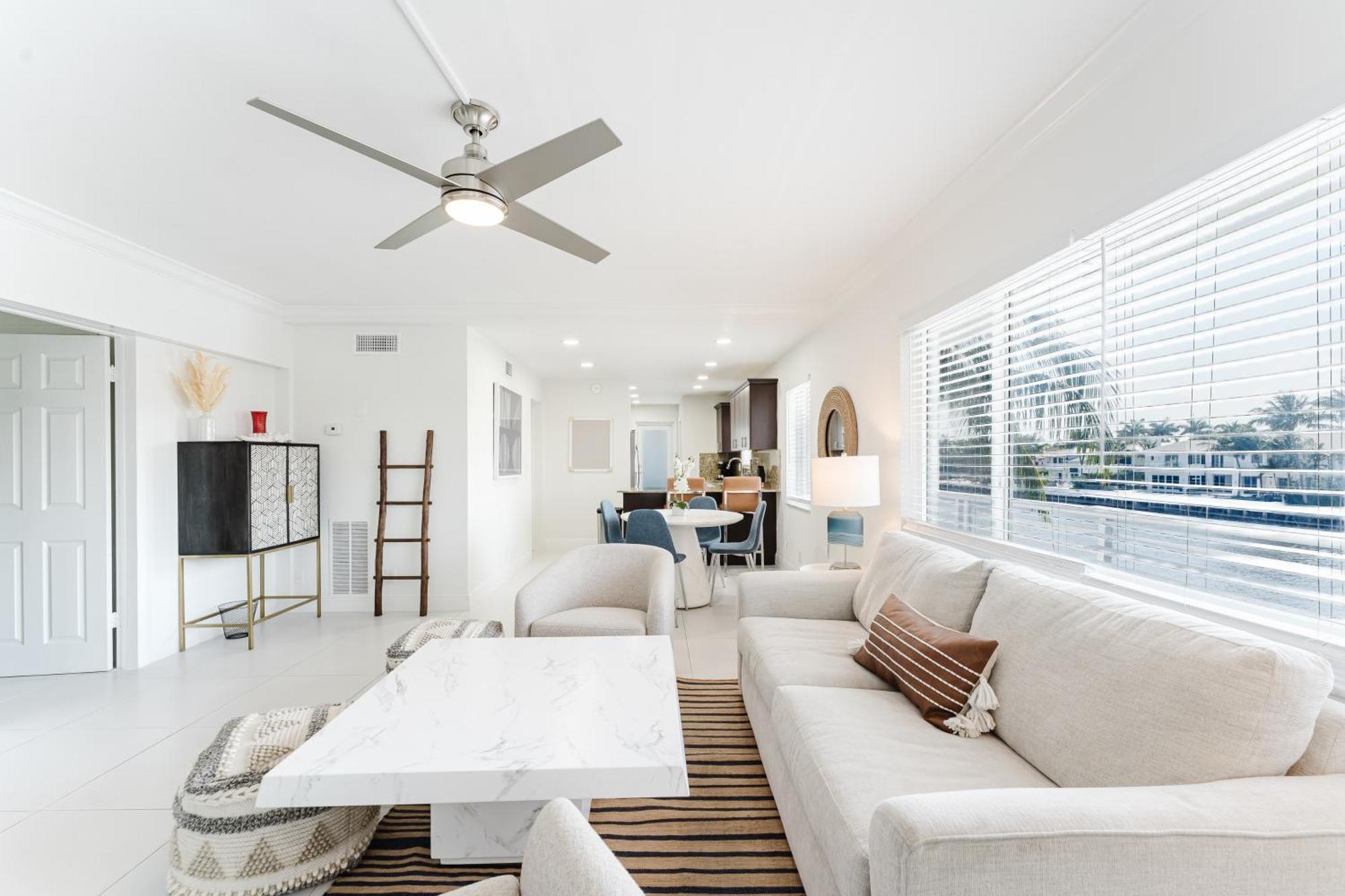 Apartment Serene Waterfront 2br 2ba With Intracoastal Views, Pool, Balcony, Parking Boca Raton