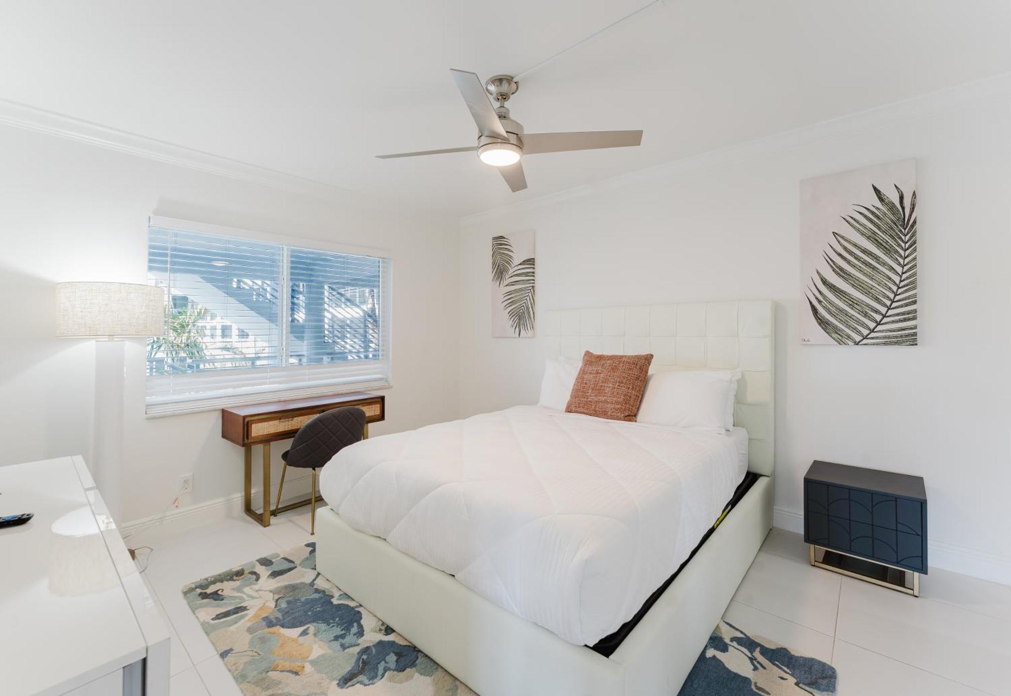 Serene Waterfront 2br 2ba With Intracoastal Views, Pool, Balcony, Parking Apartment *
