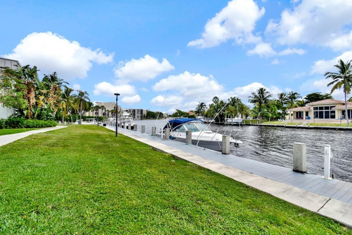 Apartment Serene Poolside Getaway Access Parking