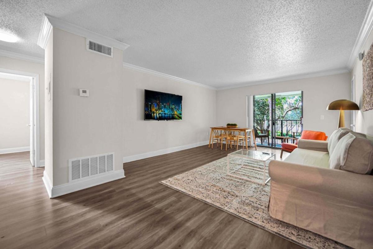 Serene Poolside Getaway Access Parking Boca Raton