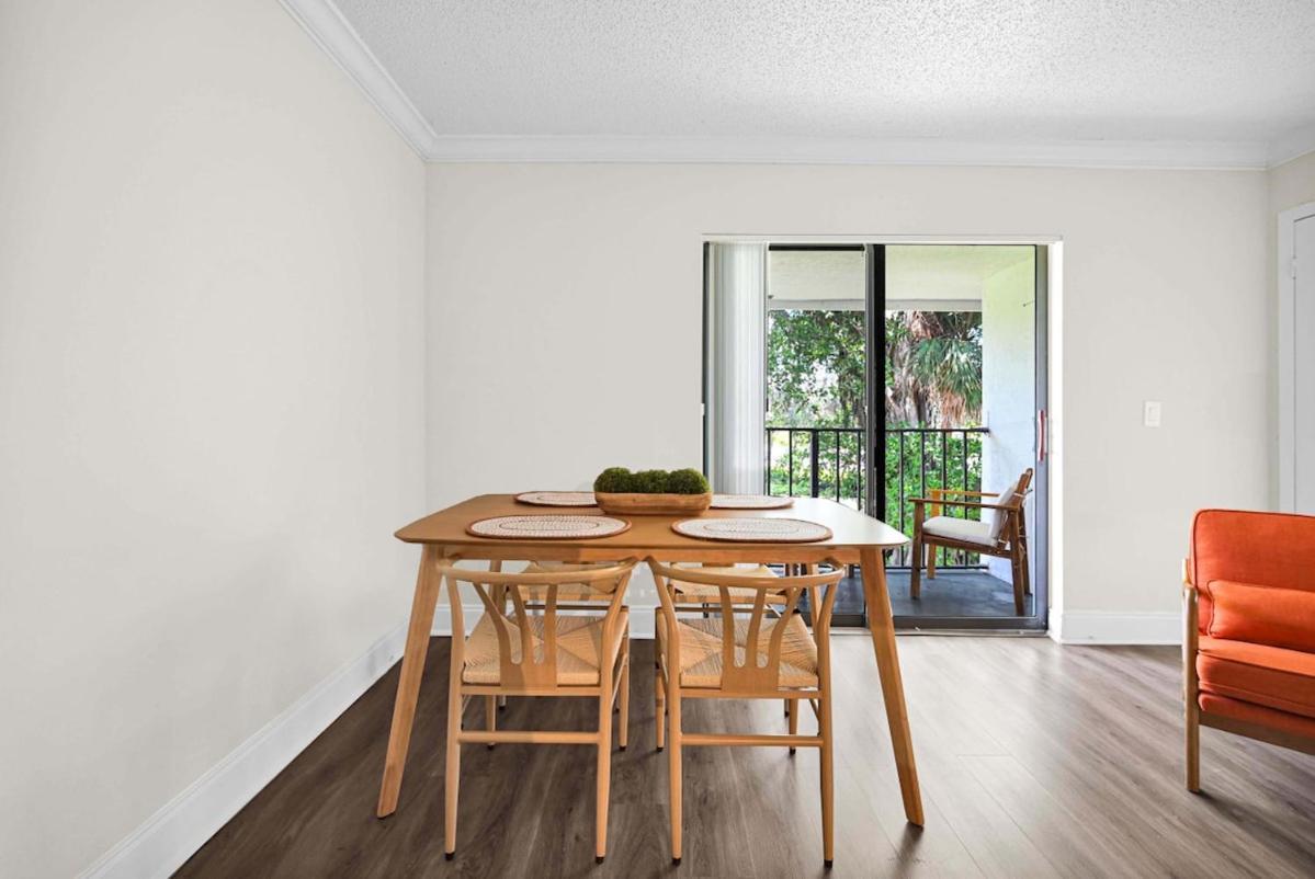 Serene Poolside Getaway Access Parking Apartment