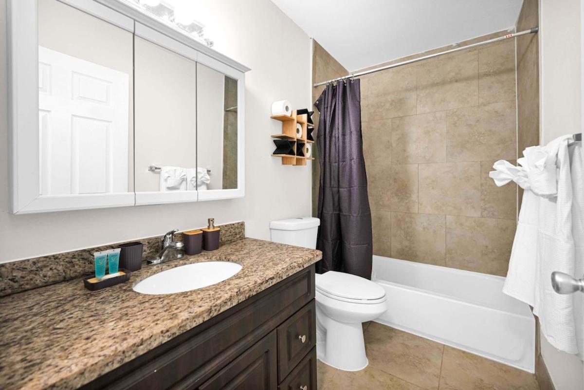 Apartment Serene Poolside Getaway Access Parking Boca Raton