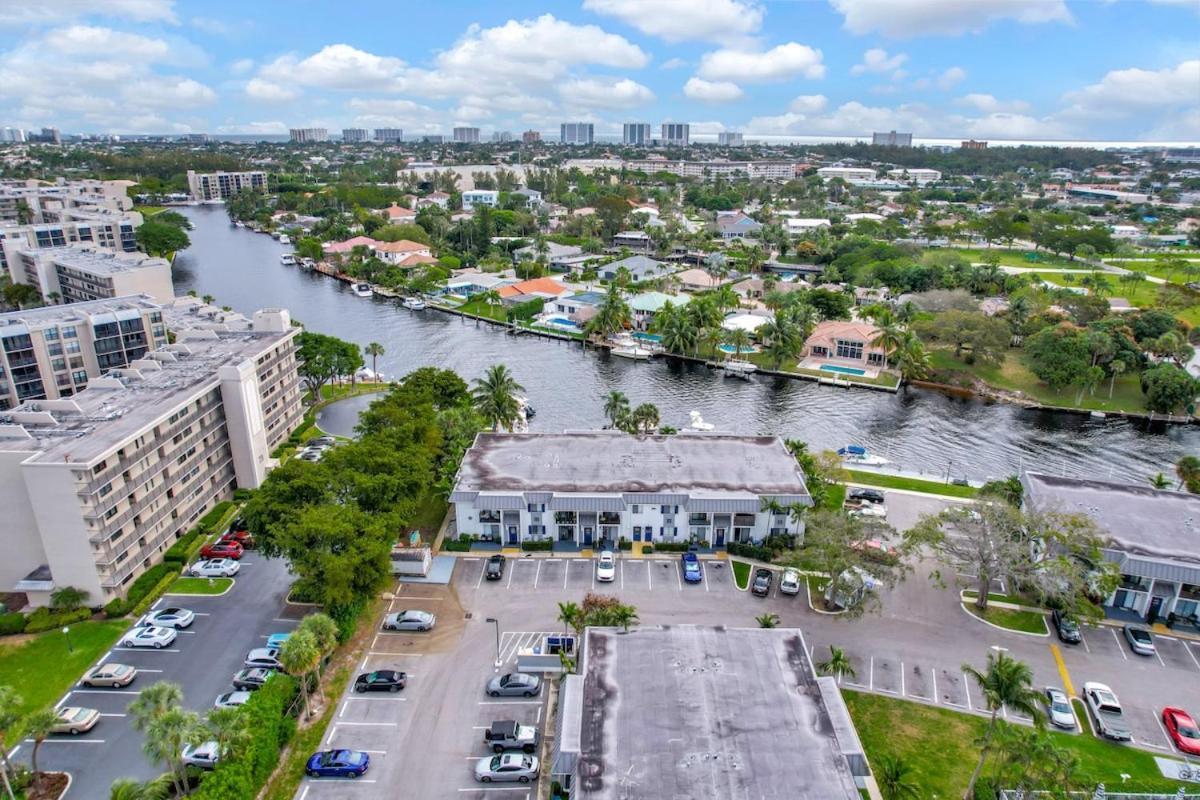 Apartment Serene Poolside Getaway Access Parking Boca Raton