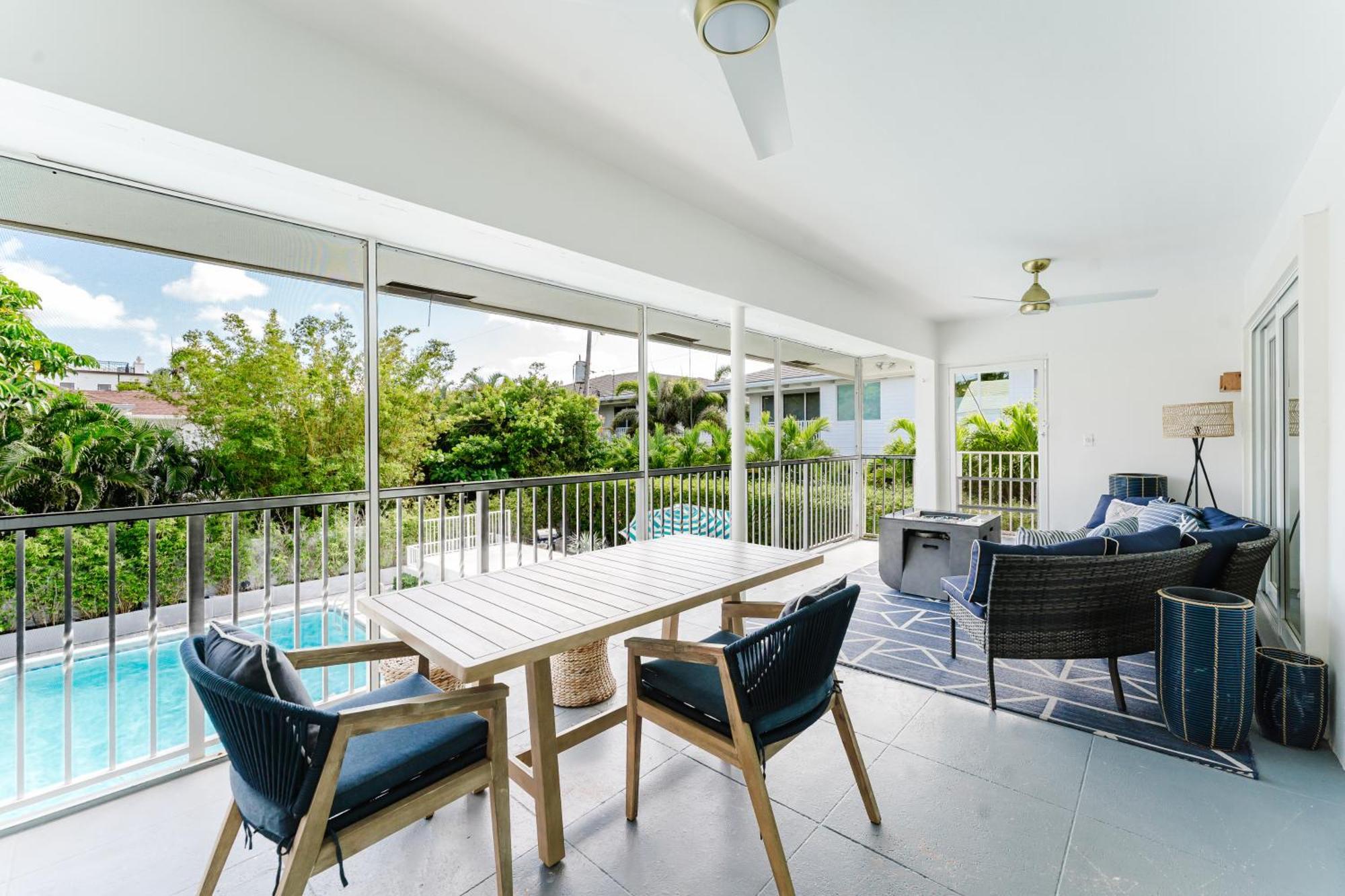 Beachside 2br 2ba - Pool & Balcony - Steps To Boca *