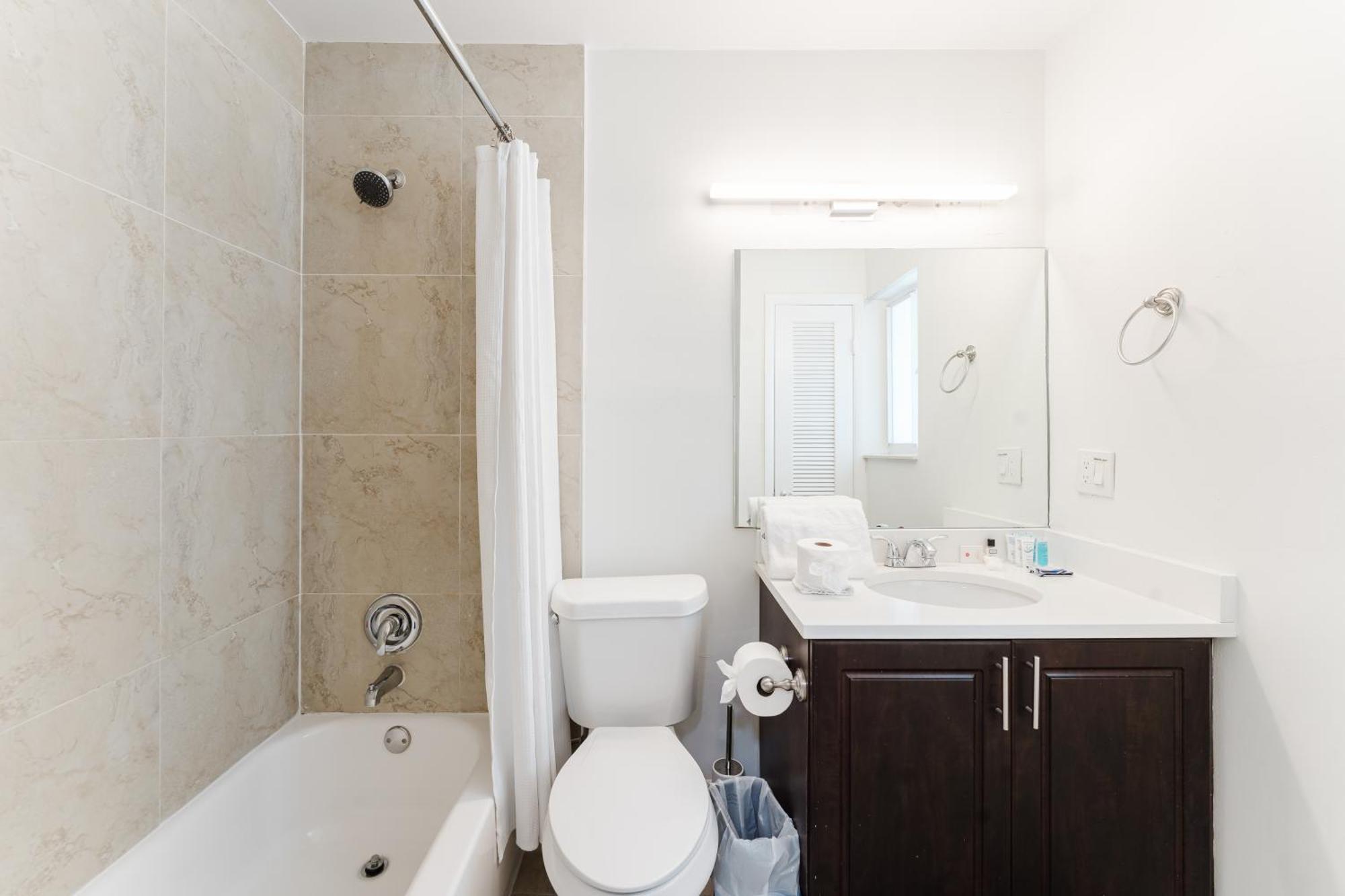 Apartment Beachside 2br 2ba - Pool & Balcony - Steps To Boca Boca Raton