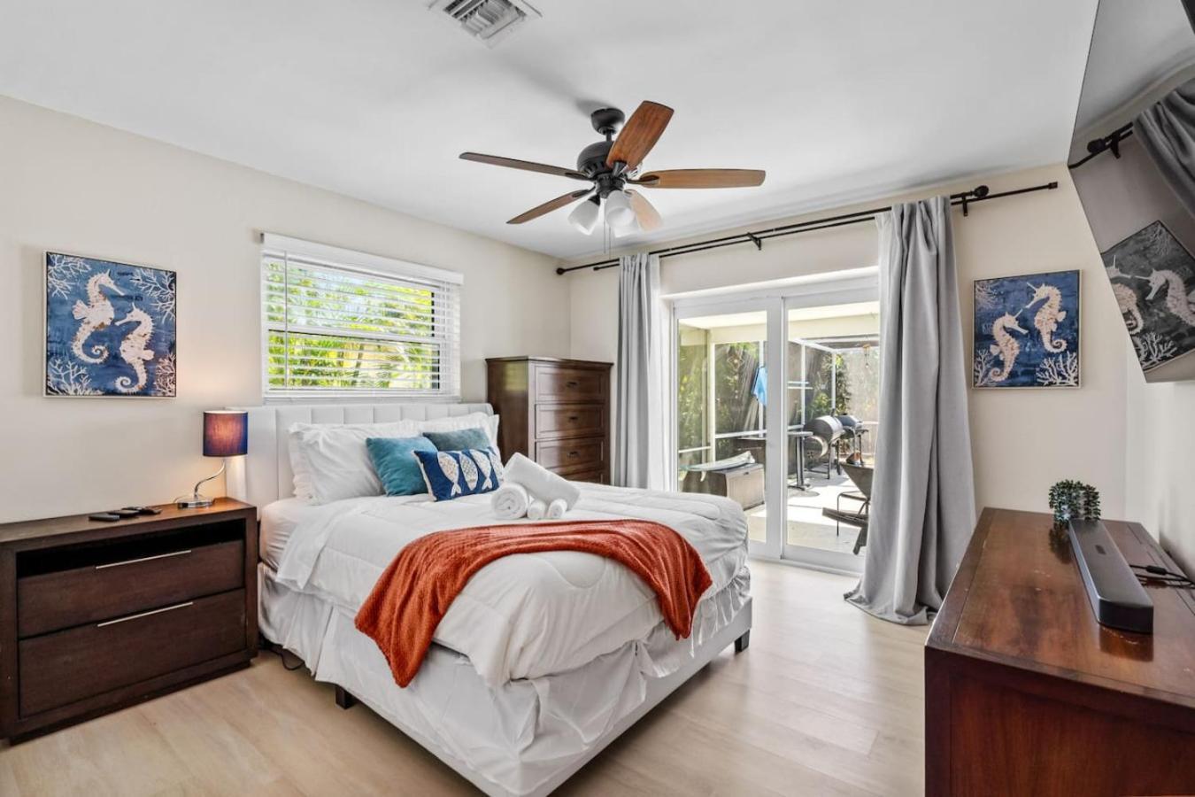 Holiday home Walk To Indoor-outdoor Living W Pool Boca Raton