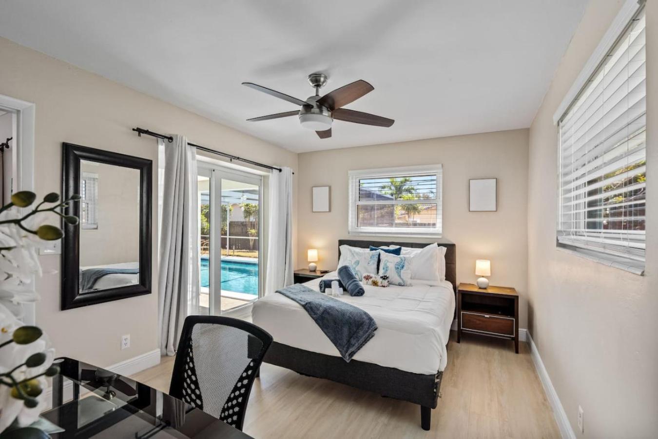 Walk To Indoor-outdoor Living W Pool Boca Raton