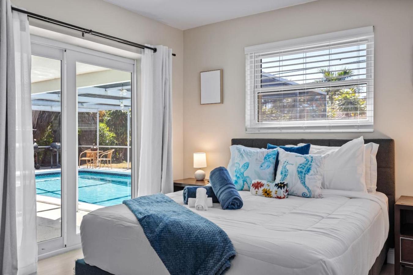 Walk To Indoor-outdoor Living W Pool