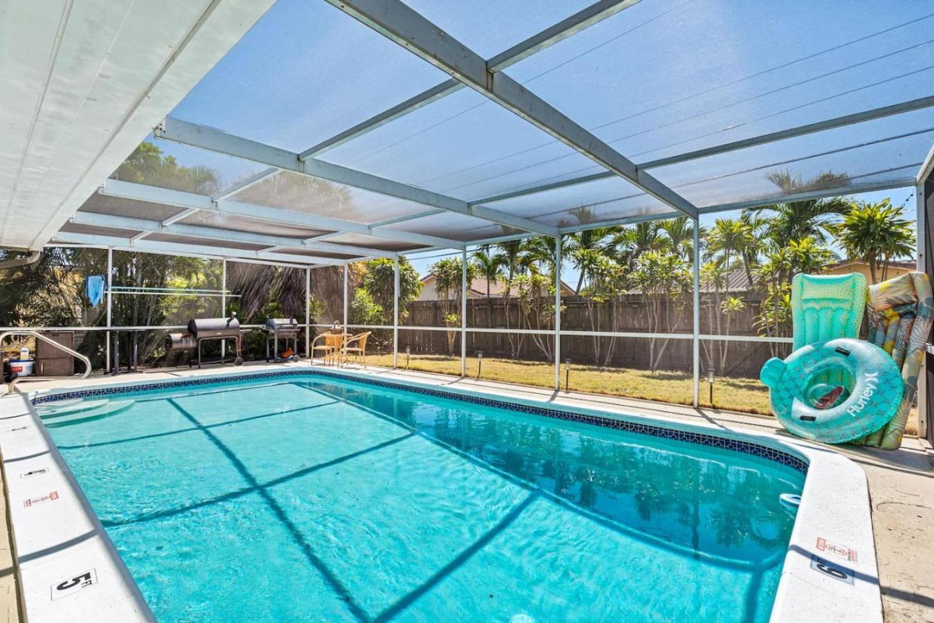 Holiday home Walk To Indoor-outdoor Living W Pool
