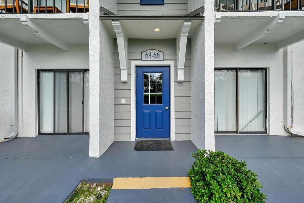 Relaxing Poolside Spot Access Parking Apartment *
