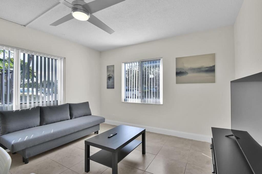 Coastal Getaway Free Parking Fast Wifi * Boca Raton
