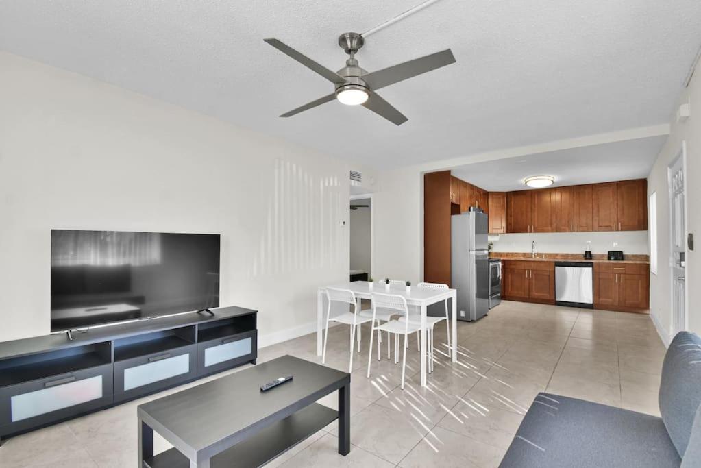 Coastal Getaway Free Parking Fast Wifi Boca Raton
