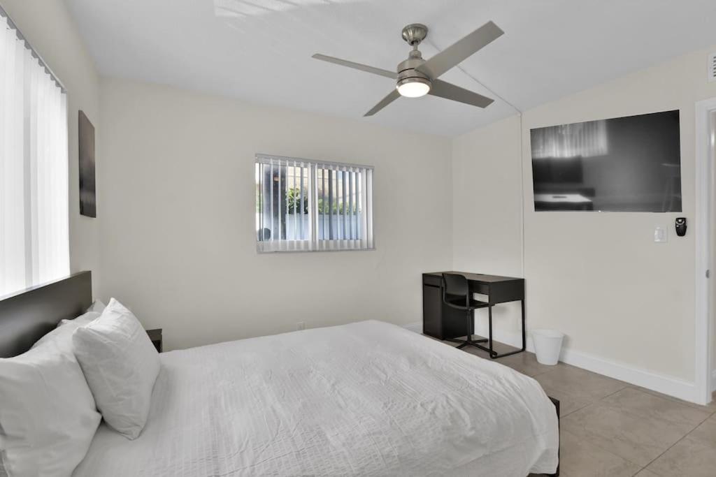 Coastal Getaway Free Parking Fast Wifi Apartment