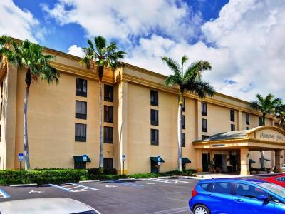 Hampton 4*