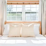 King Bed W/ Private Pool, Pool Table, Pinball, Bbq