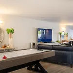 Waterfront Oasis 2Br 2Ba With Pool, Gym, Balcony & Parking
