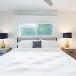 Beachside 2Br 2Ba - Pool & Balcony - Steps To Boca Beach