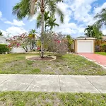 Golf And Shop Gem With Private Pool In Boca Raton