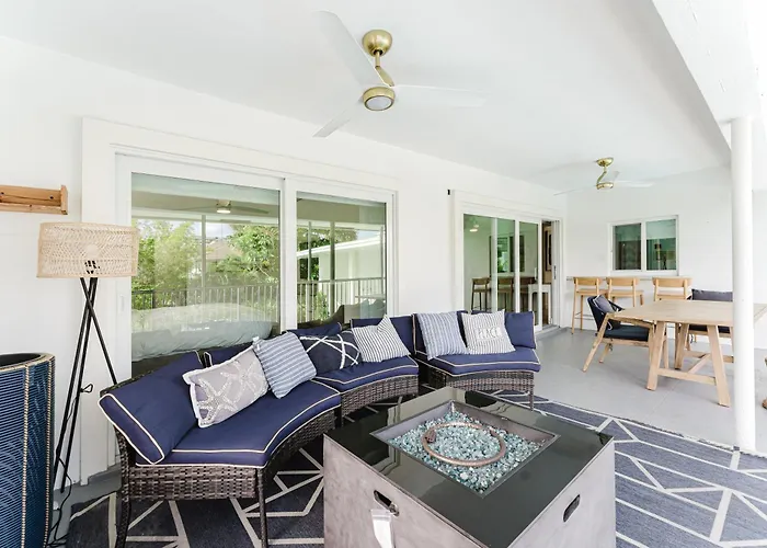 Beachside 2Br 2Ba - Pool & Balcony - Steps To Boca Beach