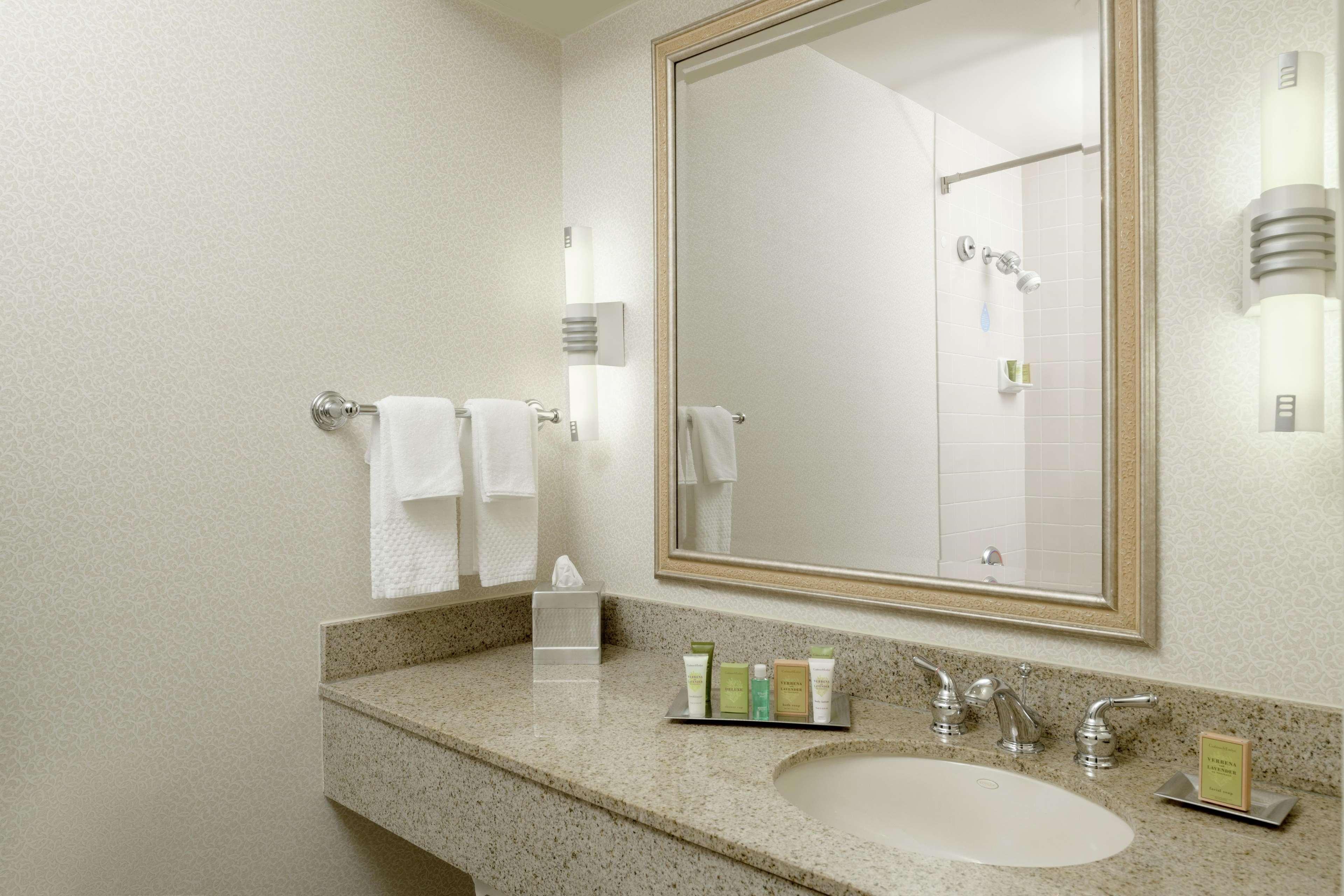 Hilton Hotel 3*