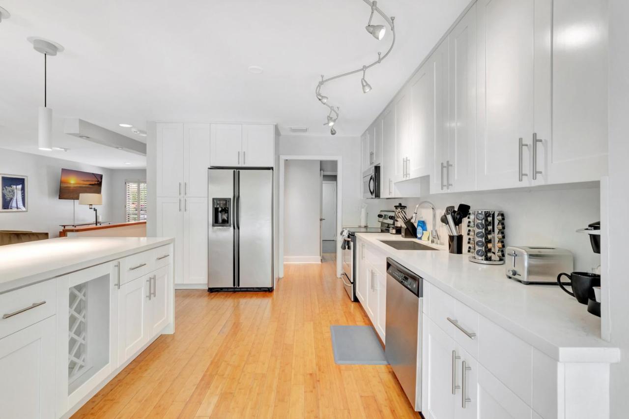 Villa Idyllic Boca Pool Home: 4/2.5 + Study-fau & Mizner *