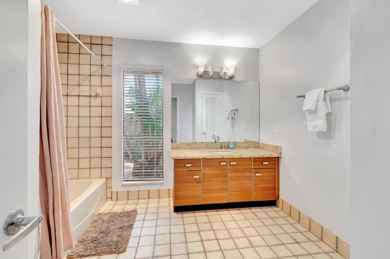 Idyllic Boca Pool Home: 4/2.5 + Study-fau & Mizner