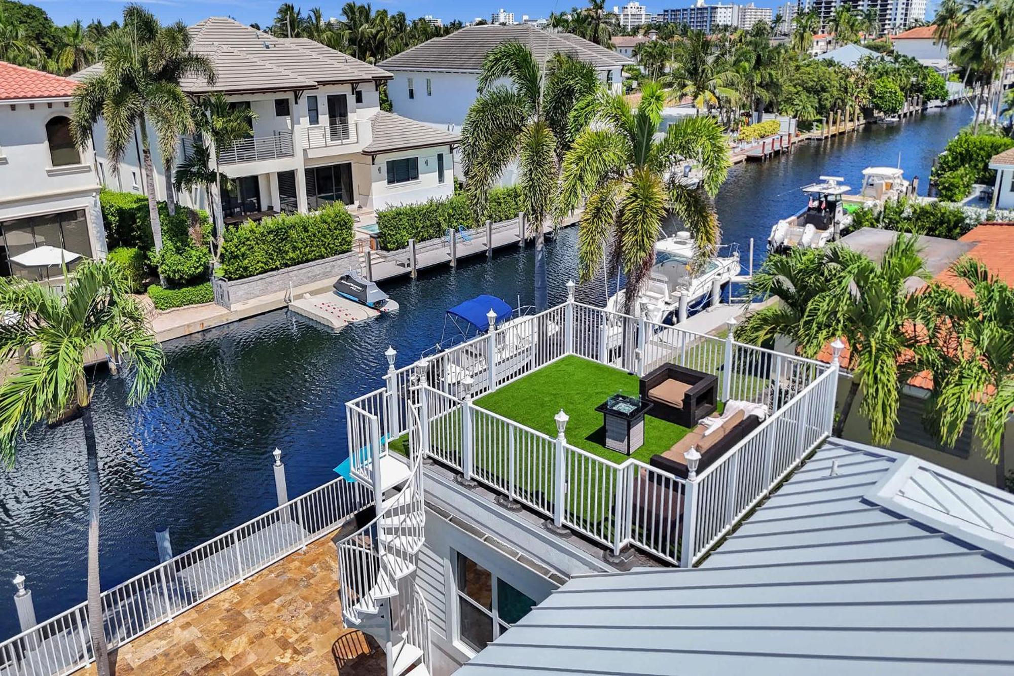 Stunning Waterfront In Villa *