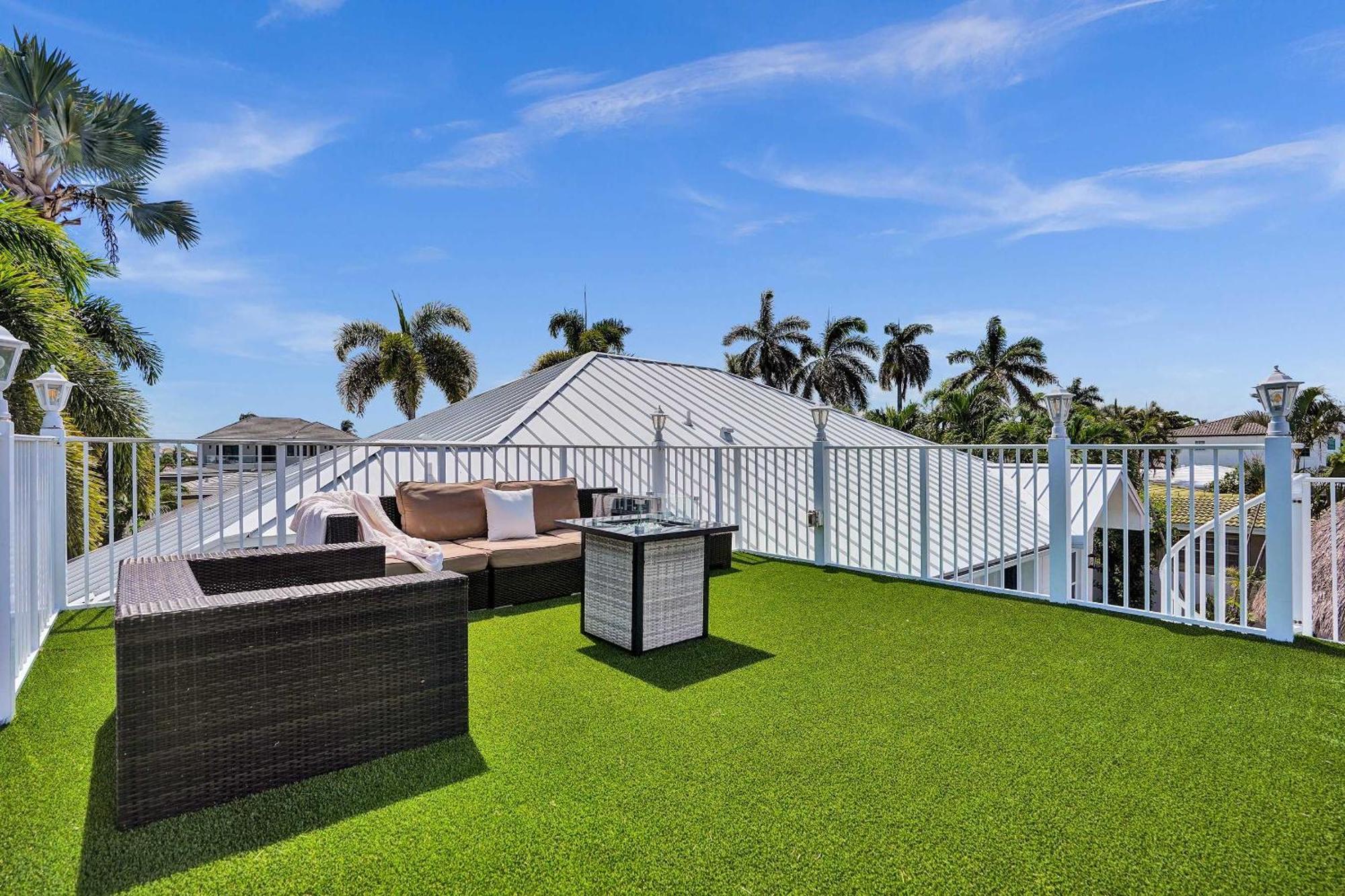 Stunning Waterfront In Villa Boca Raton