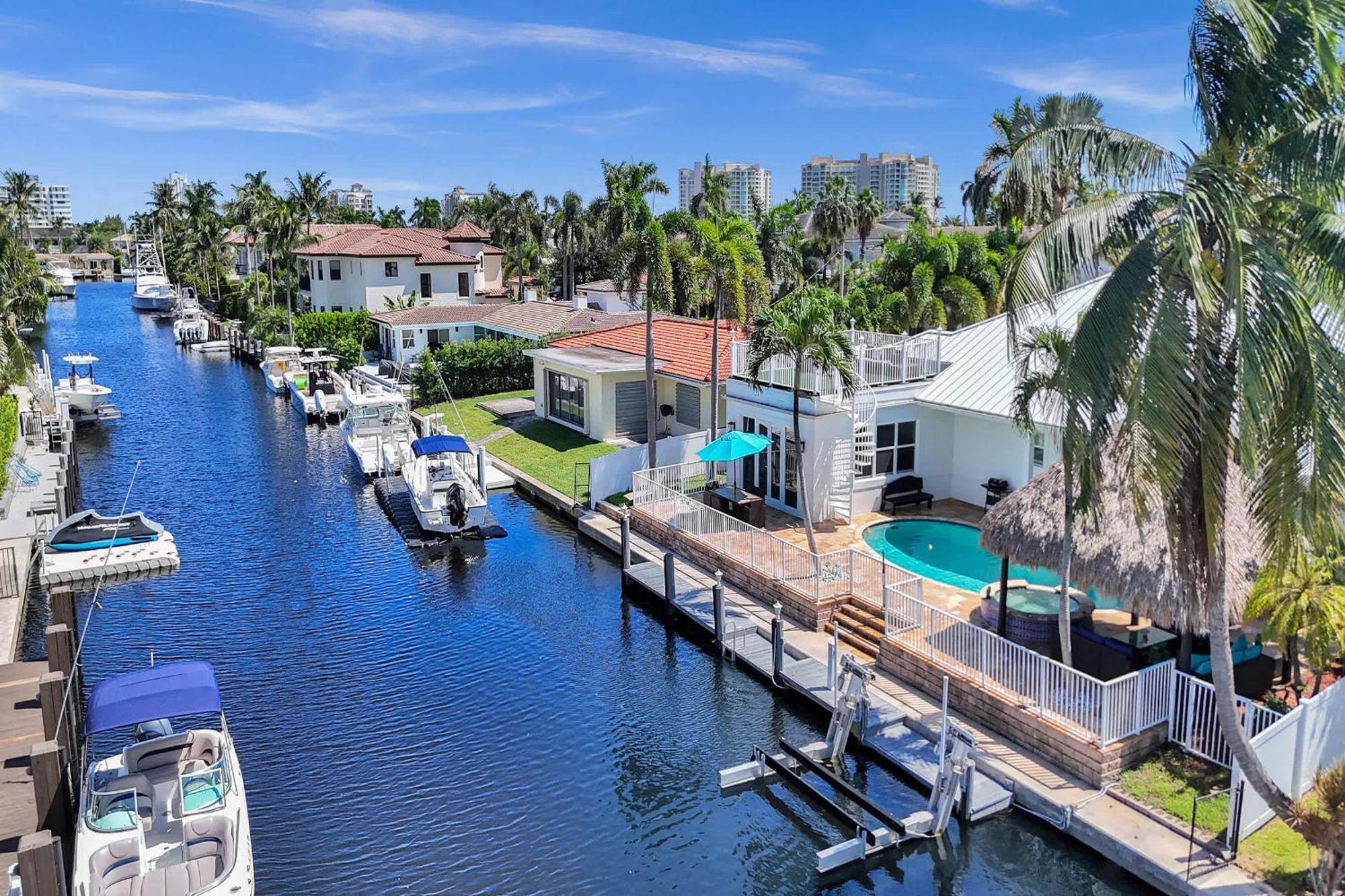 Villa Stunning Waterfront In