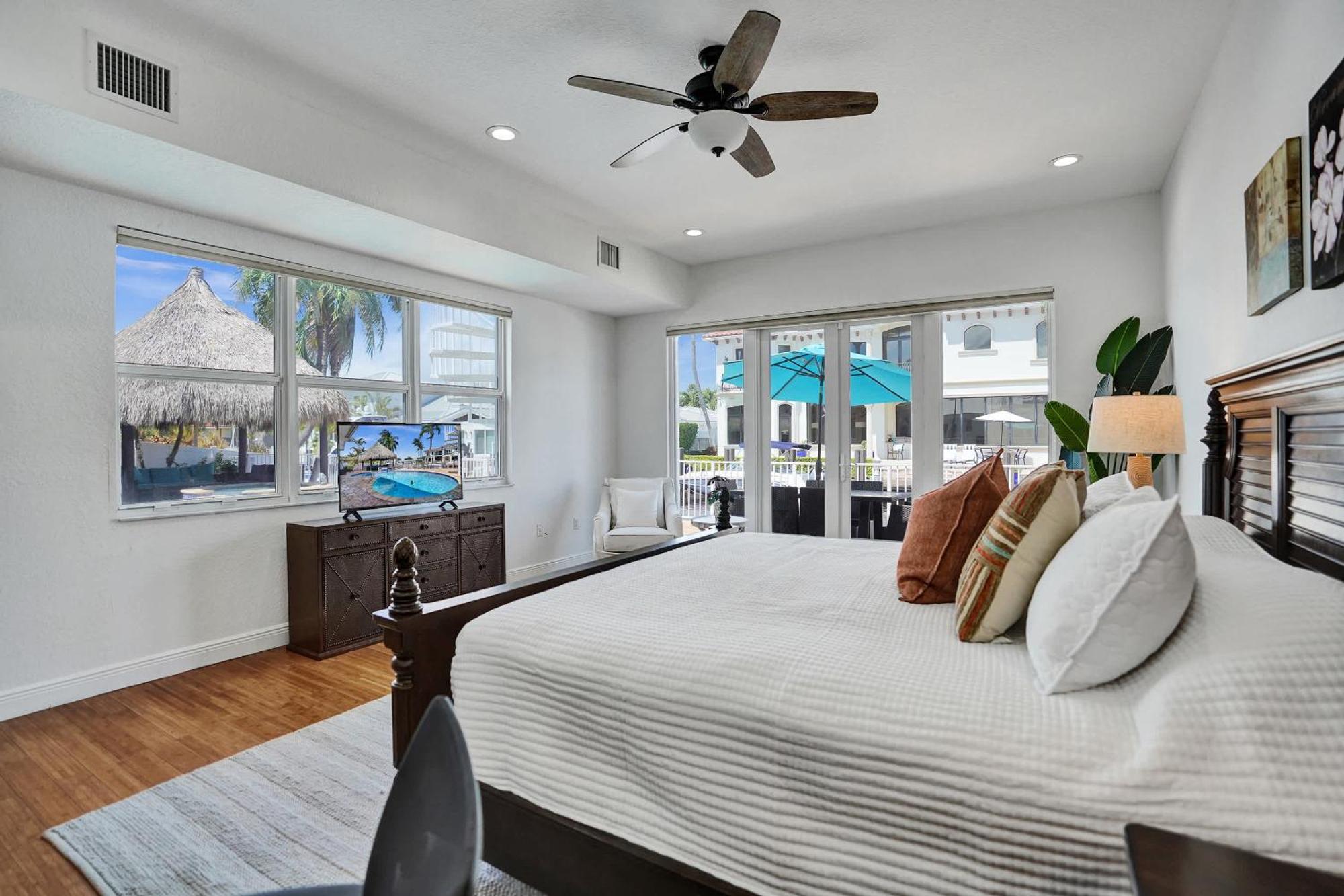Villa Stunning Waterfront In *