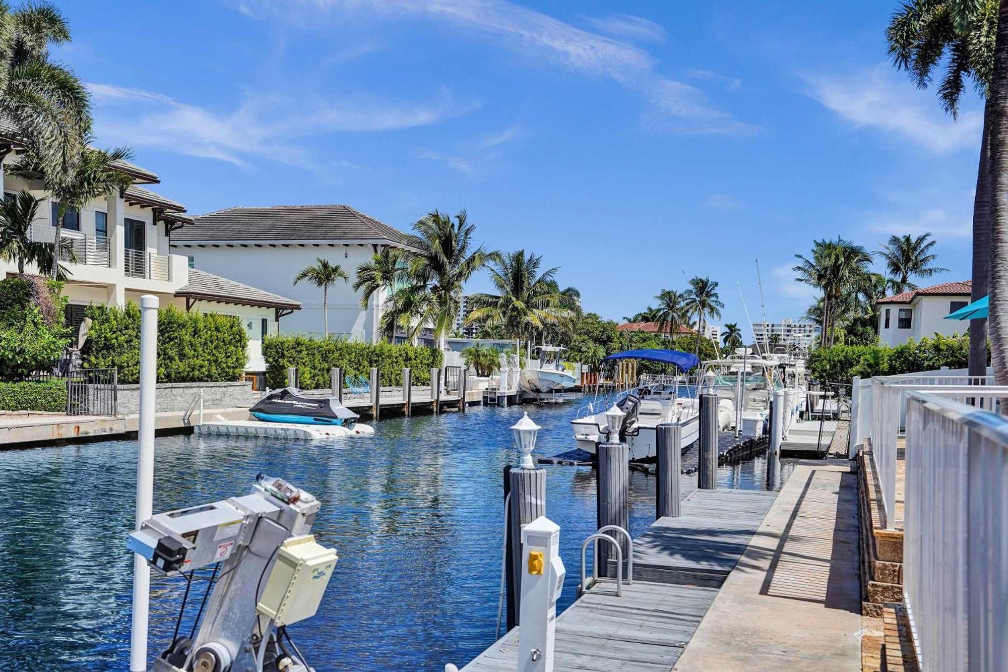 Stunning Waterfront In Villa *