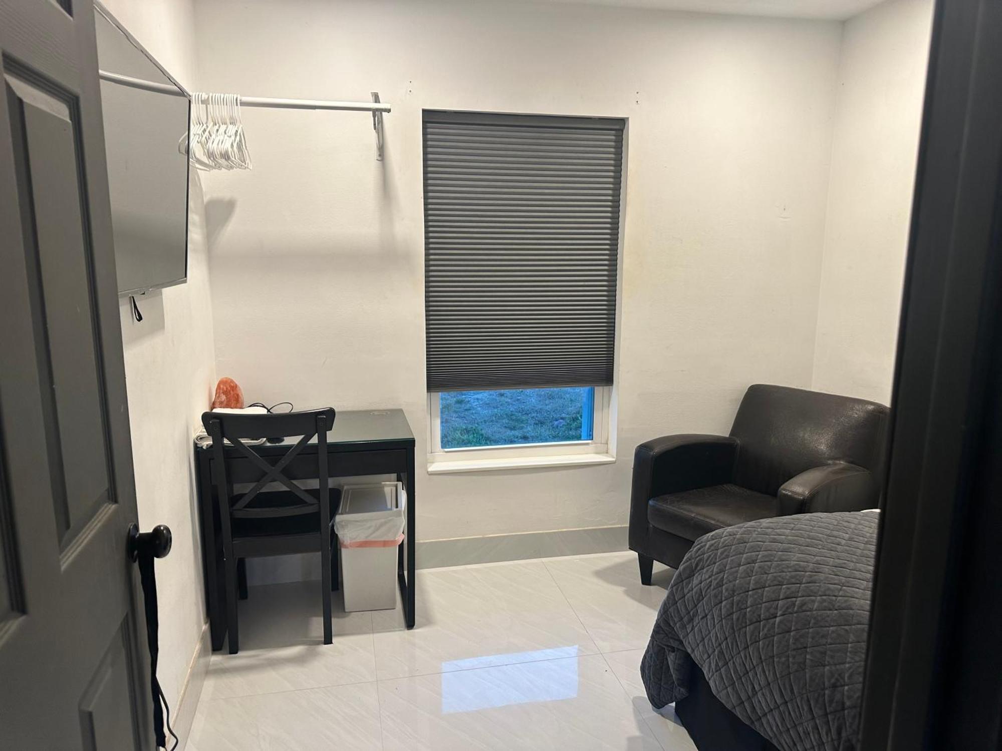 Bed & Breakfast Small With Sharing Bathroom Boca Raton