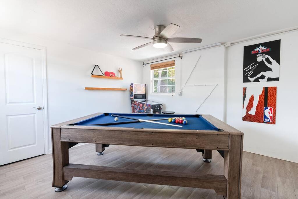 King Bed W/ Private Pool, Pool Table, Pinball, Bbq Holiday home Boca Raton