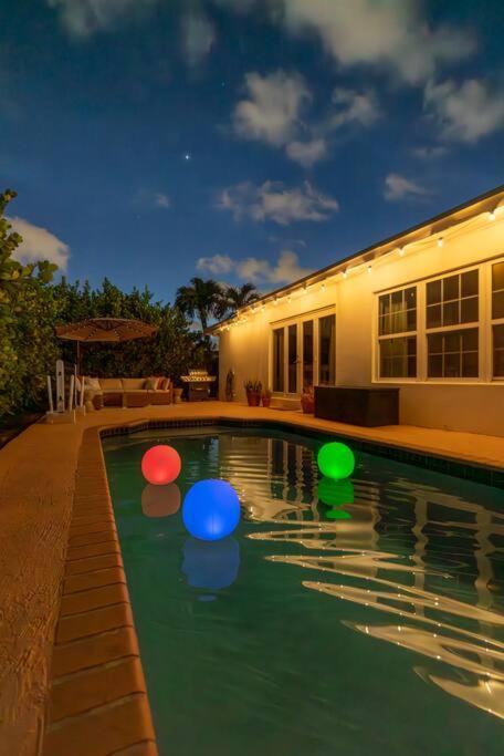 Holiday home King Bed W/ Private Pool, Pool Table, Pinball, Bbq Boca Raton