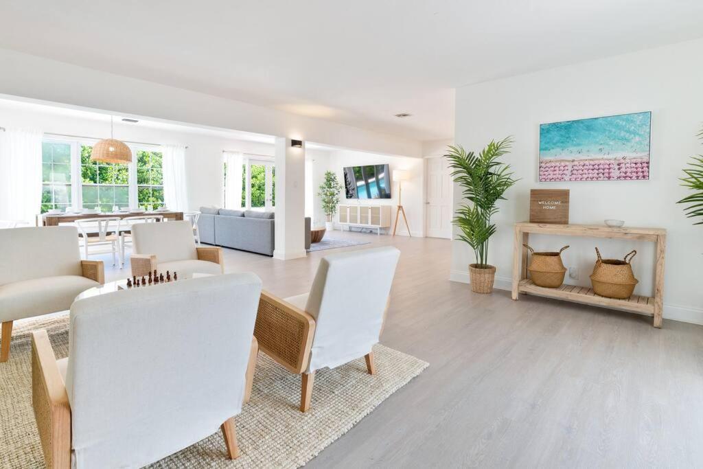 King Bed W/ Private Pool, Pool Table, Pinball, Bbq Holiday home Boca Raton