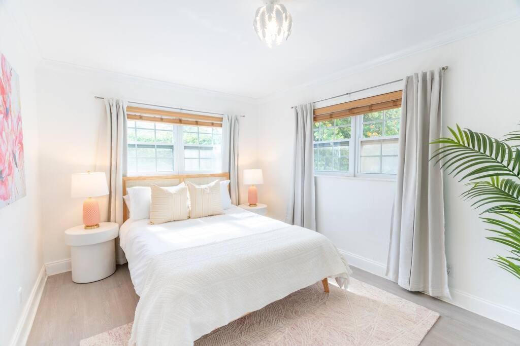 King Bed W/ Private Pool, Pool Table, Pinball, Bbq Holiday home